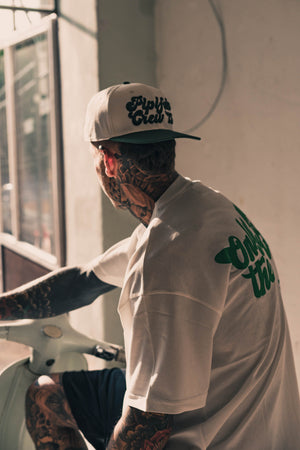 
                  
                    Laden Sie das Bild in den Galerie-Viewer, T-SHIRT &amp;quot;ONLY NEED THE CREW&amp;quot;
                  
                