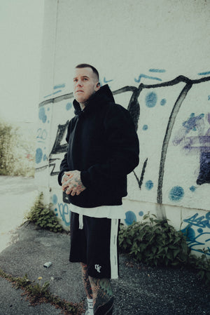 
                  
                    Laden Sie das Bild in den Galerie-Viewer, HOODIE ALLBLACK
                  
                