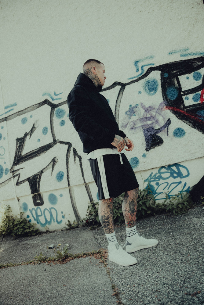 
                  
                    Laden Sie das Bild in den Galerie-Viewer, HOODIE ALLBLACK
                  
                
