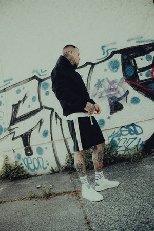 
                  
                    Laden Sie das Bild in den Galerie-Viewer, HOODIE ALLBLACK
                  
                