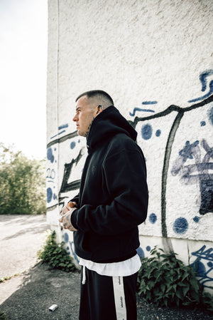 
                  
                    Laden Sie das Bild in den Galerie-Viewer, HOODIE ALLBLACK
                  
                