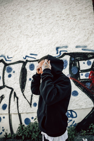
                  
                    Laden Sie das Bild in den Galerie-Viewer, HOODIE ALLBLACK
                  
                