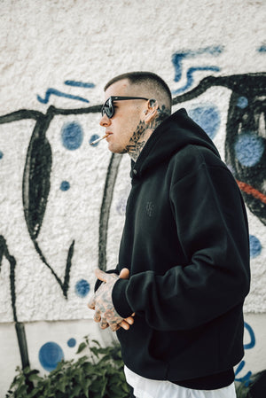 
                  
                    Laden Sie das Bild in den Galerie-Viewer, HOODIE ALLBLACK
                  
                