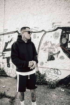 
                  
                    Laden Sie das Bild in den Galerie-Viewer, HOODIE ALLBLACK
                  
                